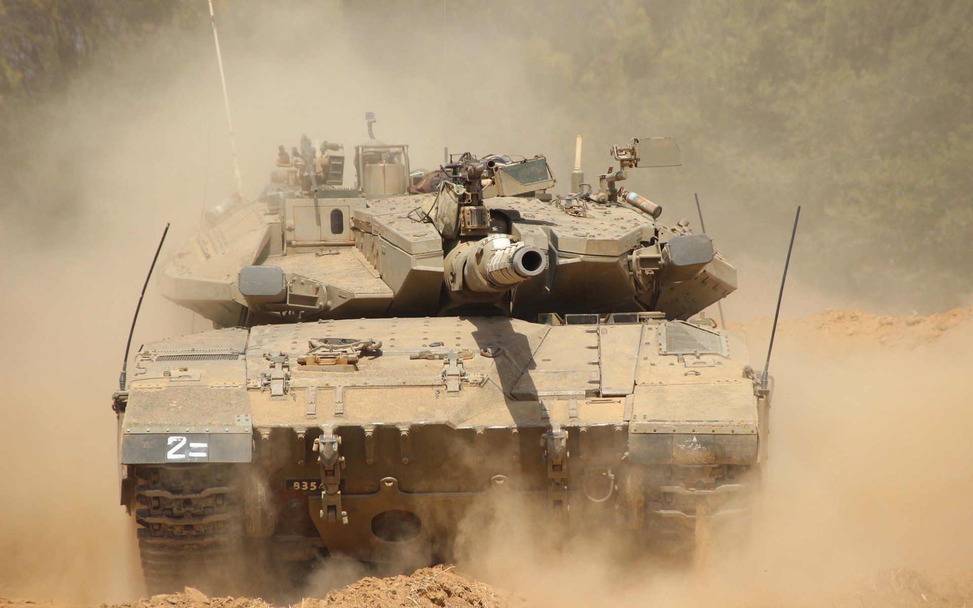 伊朗队门将费尔南德斯在巴黎奥运会上展现出高水平的扑救能力，伊朗菲尔兹奖得主