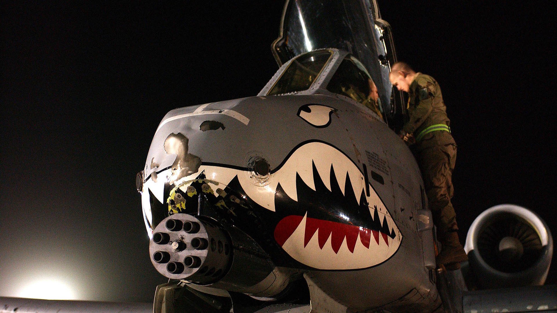 双前腰前插打通中路通道，双前腰战术